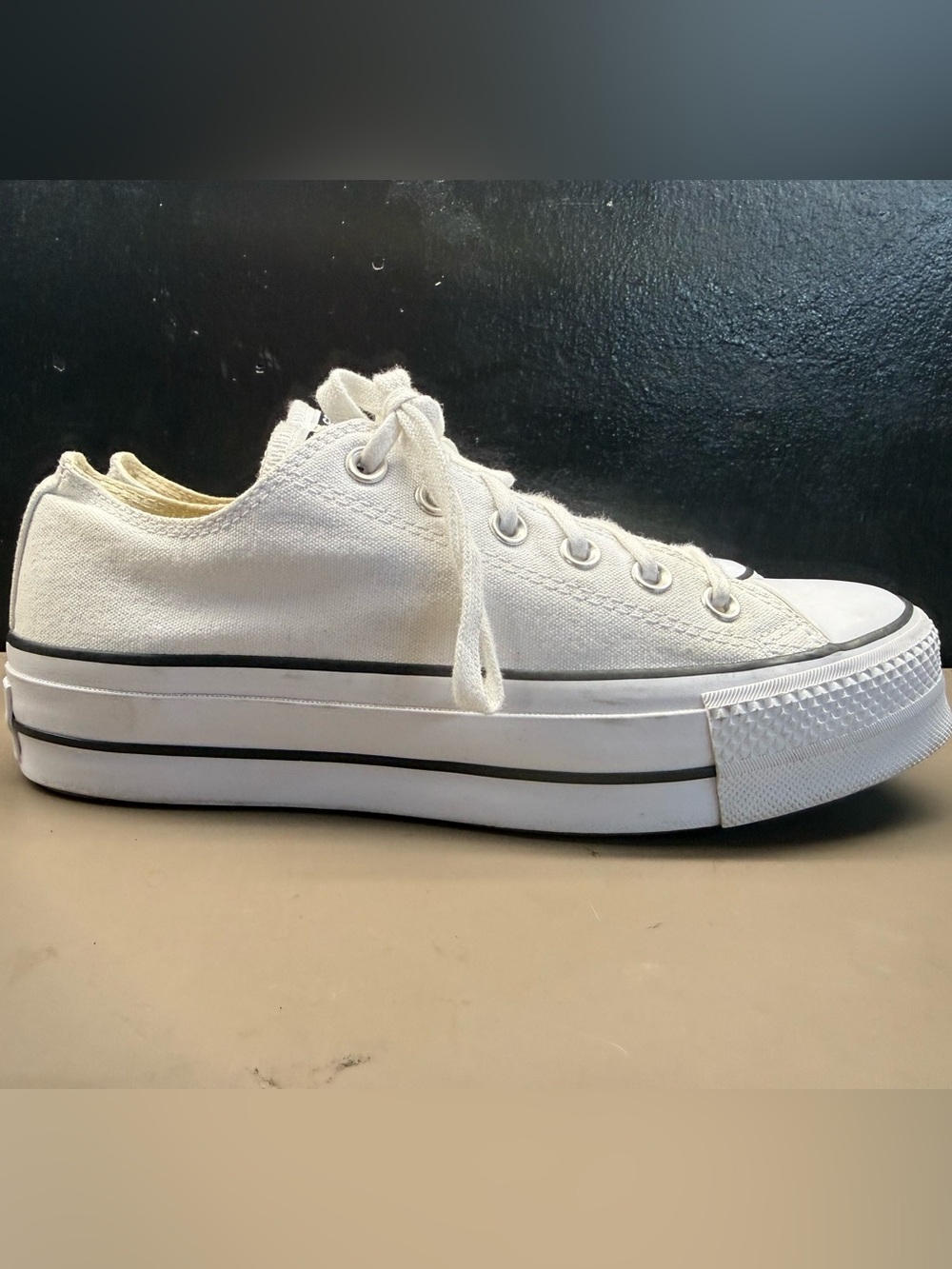 Like New Women’s Converse Chuck Taylor All Star Lift Platform White 560251C W8.5